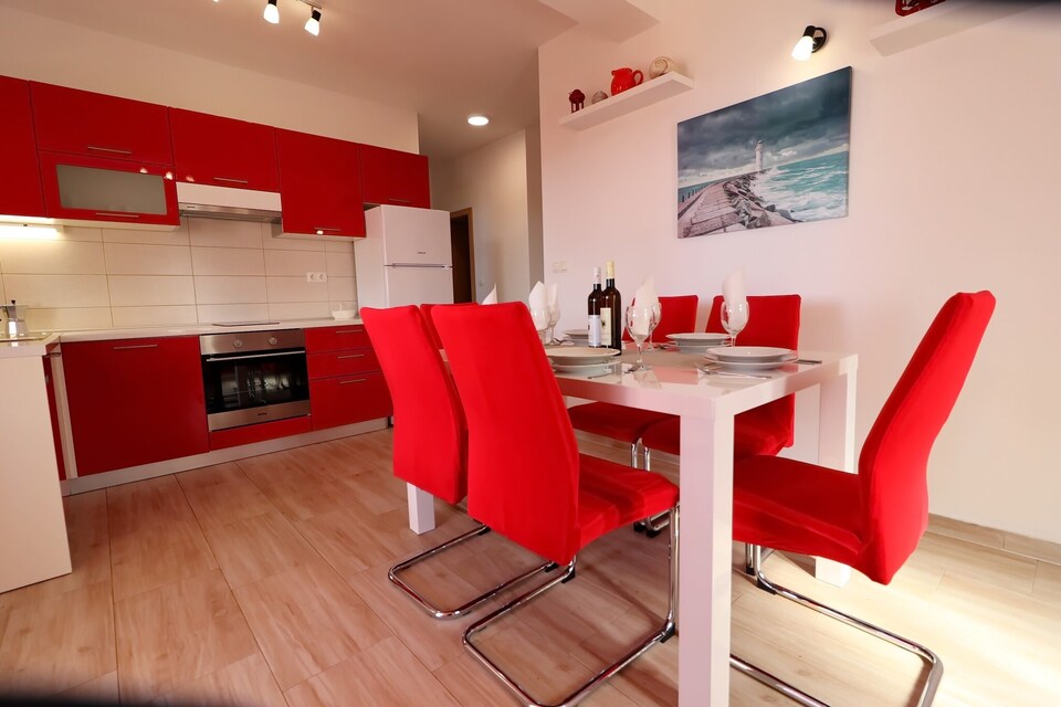 Holiday Home Adriatic View-Three Bedroom Apartment with Terrace and Sea View, Blato