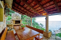 House Hidden Bay-One Bedroom Cottage with Terrace ans Sea View