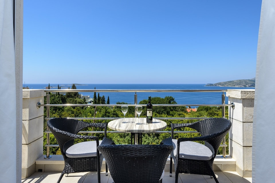 Apartments Maris-Comfort One Bedroom Apartment  with Terrace and Sea view, Plat