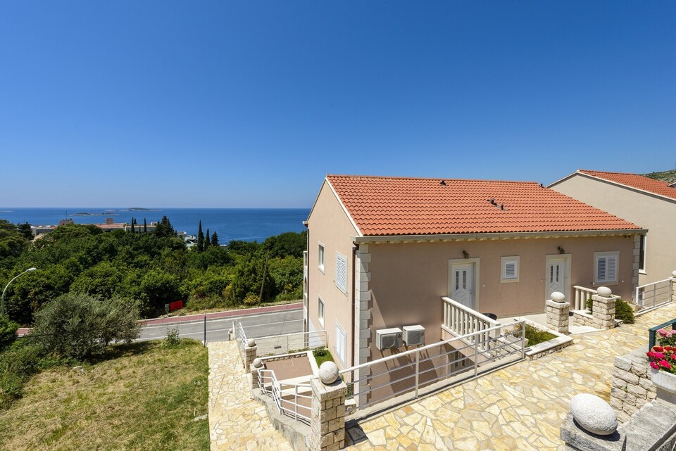 Apartments Maris-Comfort One Bedroom Apartment  with Terrace and Sea view, Plat