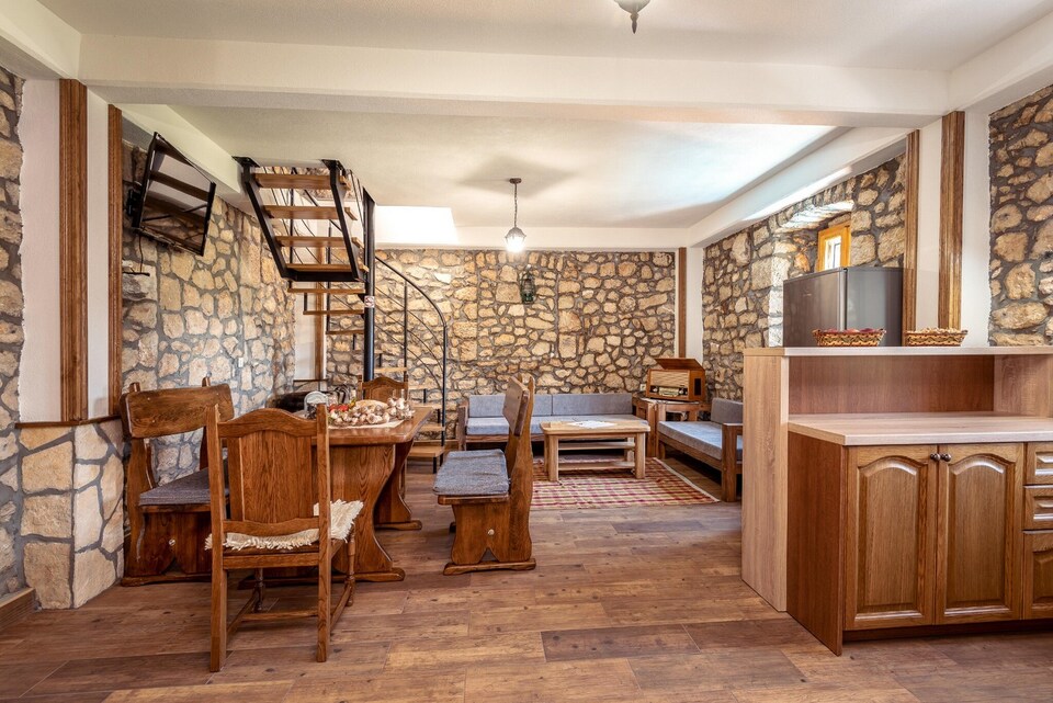 Villa Lazini Dvori - Two Bedroom Stone House Villa with Private Pool, Staševica