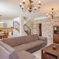 Holiday Home Lovište-Three Bedroom Holiday Home with Pool and  Sea View