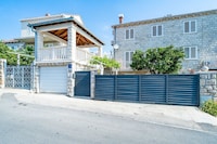Apartments Vulicevic - Apartment Vulicevic A1 ( free private parking )