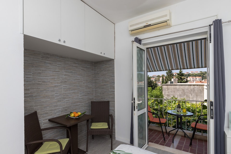 Guest House Bradas-Double Room with Shared Bathroom No3, Dubrovnik