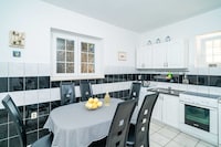 Villa Vista Old Town - Four Bedroom House with Terrace and Sea View