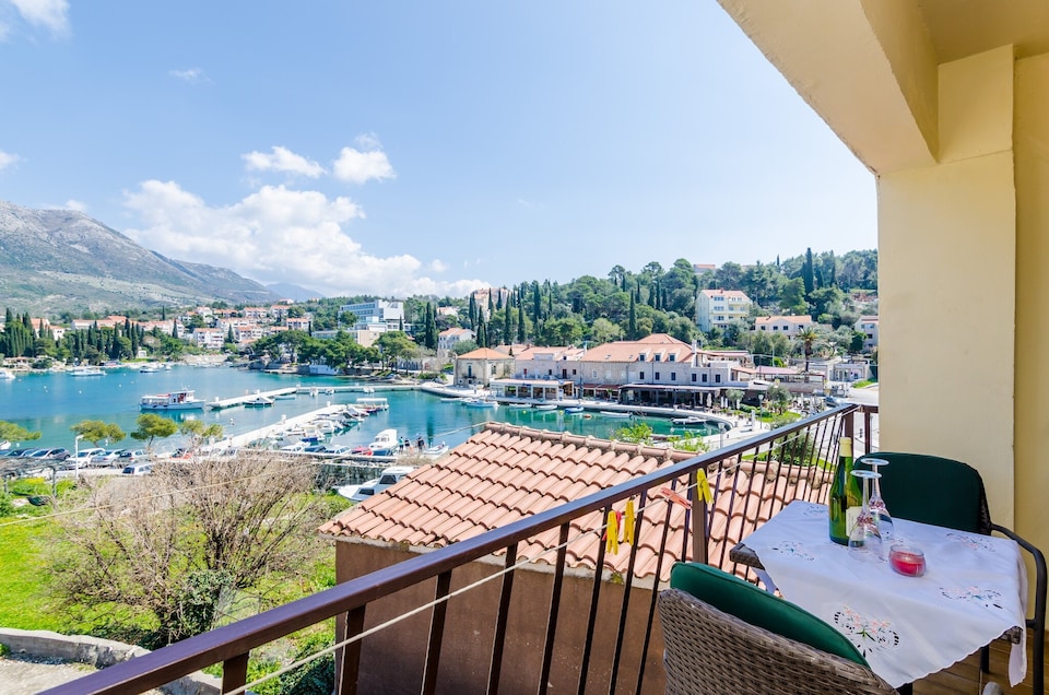 Apartments & Rooms Mihajica- Comfort Studio Apartment with Balcony and Sea View, Cavtat