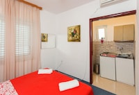 Guest House Kusalo- Studio Apartment with Patio (Studio 1)