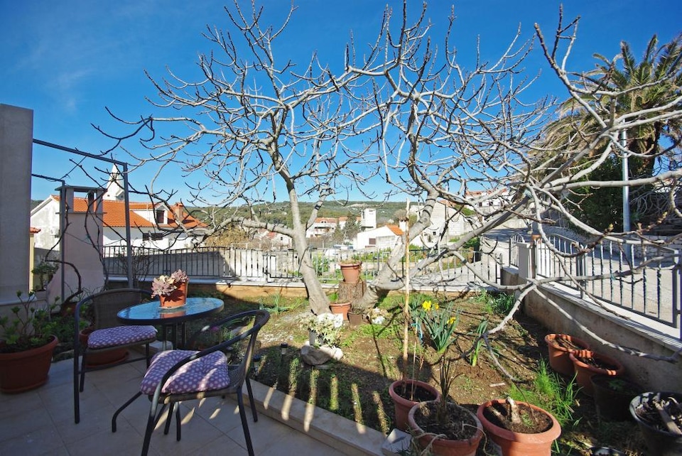 Apartments Villa Rose - Standard Studio with Sea View  and shared Terrace (A2 bijeli), Sumartin