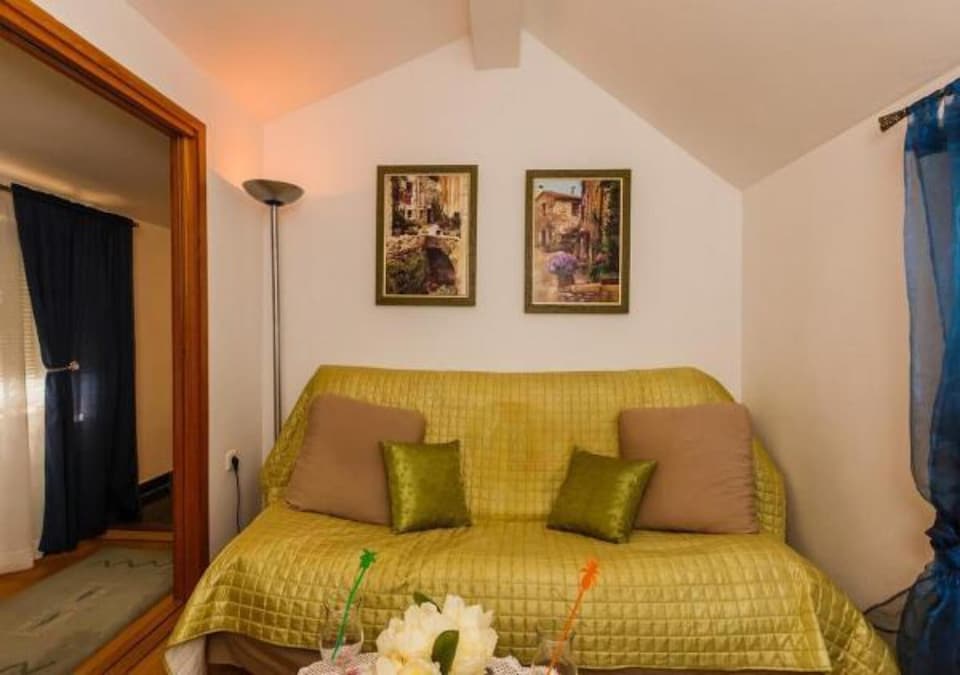 Apartments Roda - One Bedroom Apartment with Terrace (Mira) - (ST), Supetar