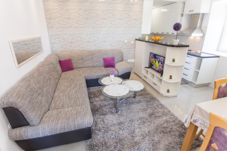 Apartment Mojaš - Two Bedroom Apartment with Terrace, Doli