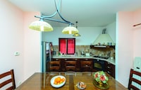 Villa Anka - Five-Bedroom Villa with Terrace and Swimming Pool
