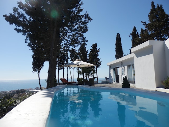 Villa in Algarrobo-Costa met privézwembad