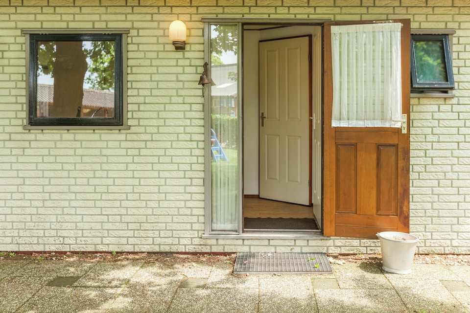 Uden Chalet with Scenic Terrace, Uden