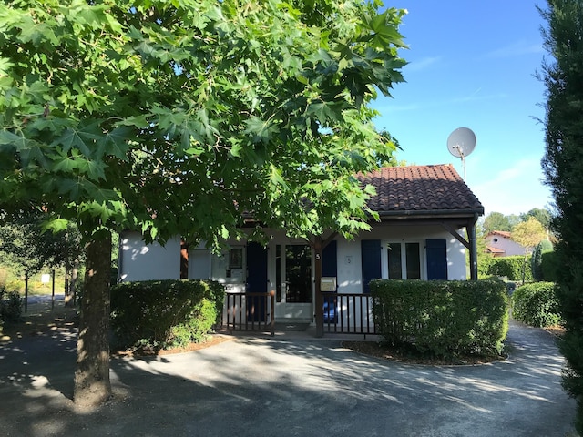 Villa in Les Forges mit Golf und Pool