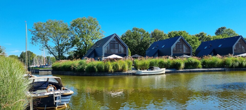 Luxe villa aan open vaarwater, Balk