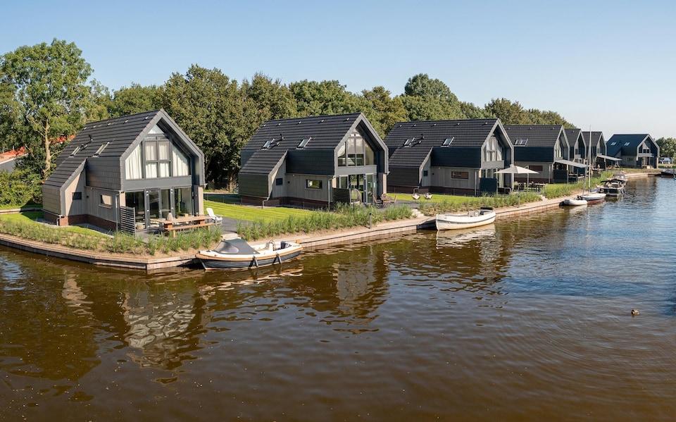 Watervilla in Balk met eigen aanlegsteiger, Balk