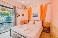 Appartamento a Mpenitses con Vista Mare & Piscina
