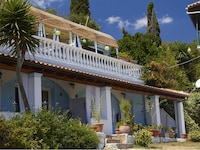 Wohnung in Mpenitses mit Meerblick & Pool