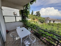 Wohnung in Mpenitses mit Meerblick & Pool