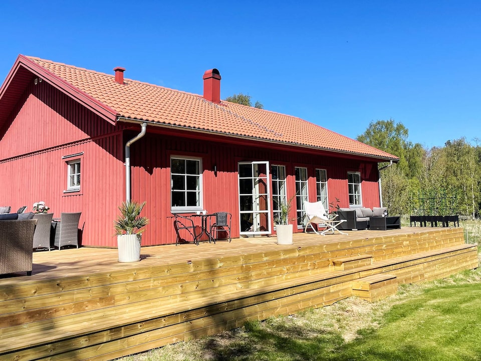 5 person holiday home in KLÖVEDAL-By Traum, Tjörn