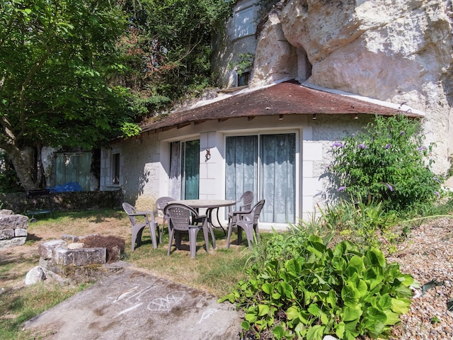 Einzigartiges Höhlenwohnungshaus im Tal
