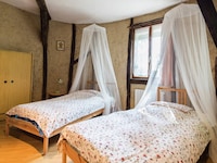 Einzigartiges Höhlenwohnungshaus im Tal