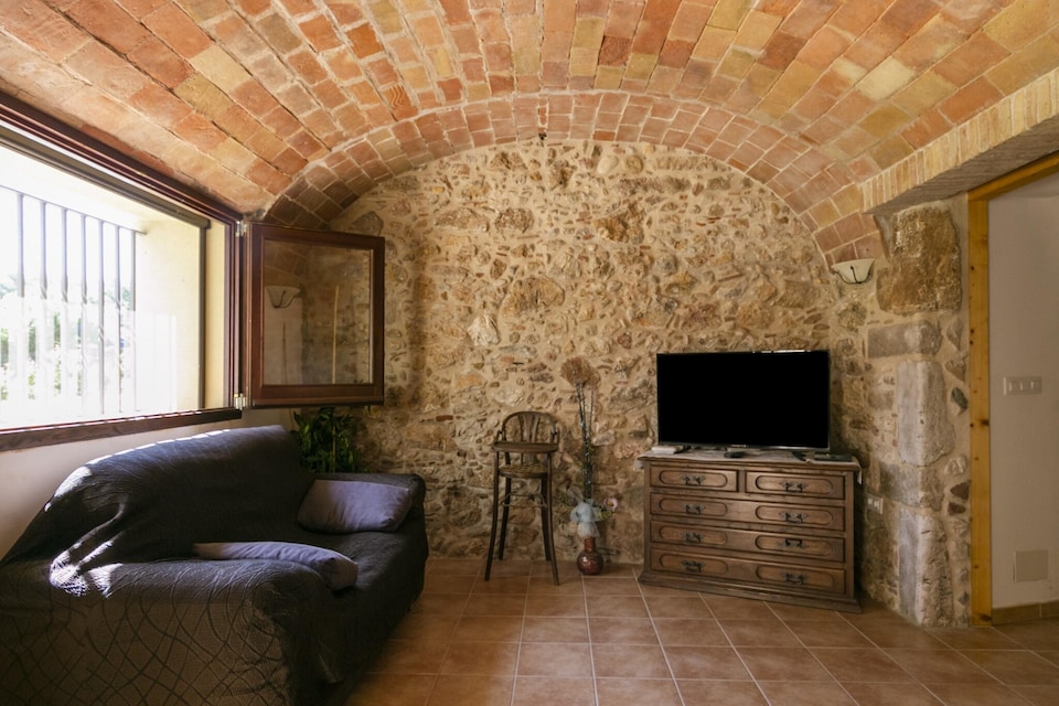 Villa in Figueres with Private Pool, La Vall
