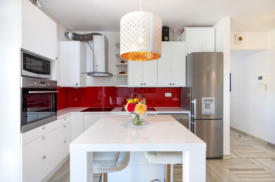 Beachside Comfort in Split with terrace, Split