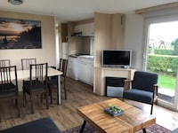 Mooi chalet tussen golfbaan en strand