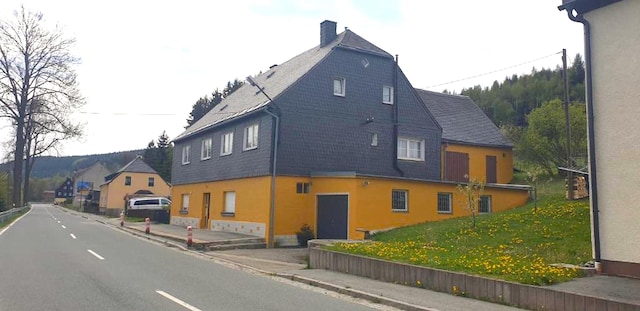 Ferienhaus in Bärenstein bei grünen Hügeln