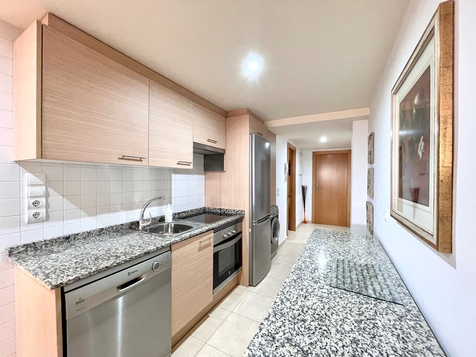 Apartment near beach with pools and hot tub, Vera