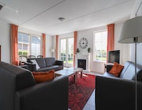 Villa vlakbij het meer in Makkum