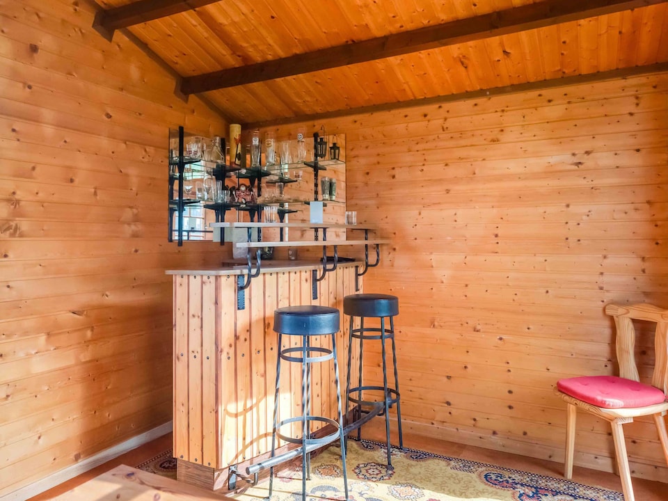 Tranquil Getaway in Scenic Roes, Roes