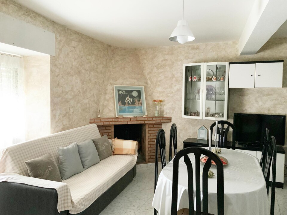 Holiday Home in Villamiel with Mountain Views, Villamiel