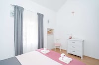 Holiday Home Majkovi - Three Bedroom Holiday Home with Swimming Pool