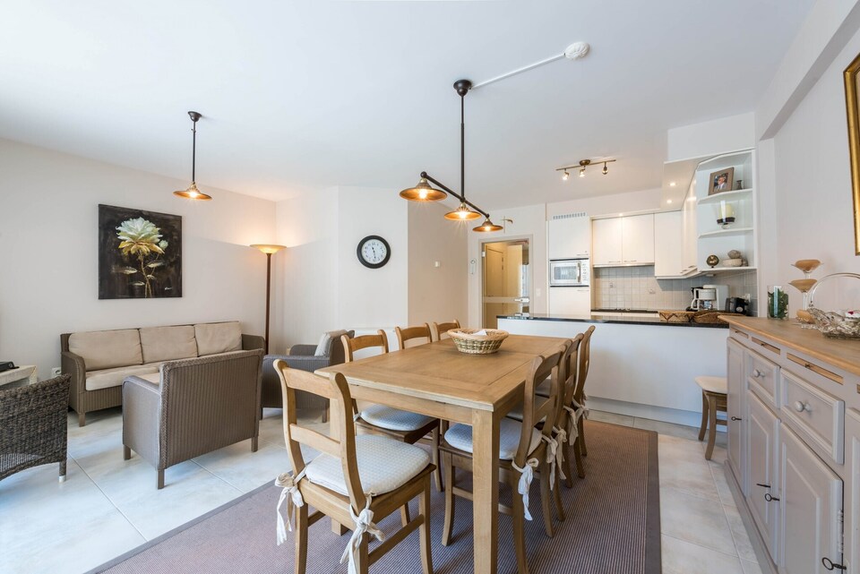 Apartamento cerca del malecón con vista al mar, Koksijde