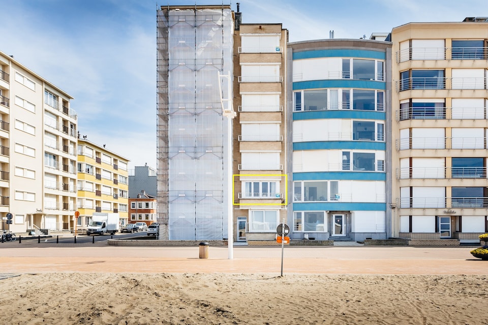 Apartamento en la costa con vistas al mar, Koksijde
