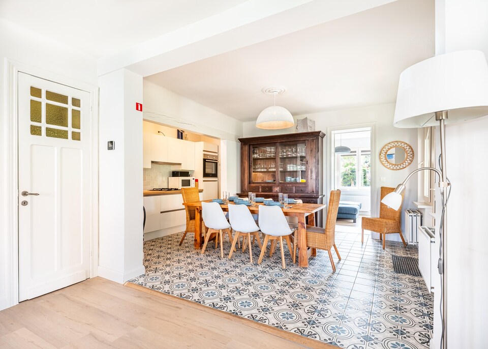 Villa cerca del Mar con BBQ y Ático Infantil, Koksijde