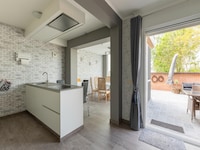 Villa moderna con patio privado