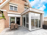 Moderne villa met privétuin