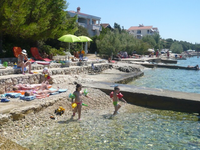 Wohnung in Kozino nahe Strand & Pinienwald, Kožino