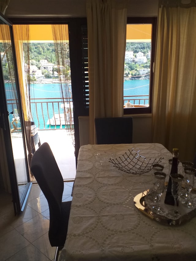 Appartamento con tre camere da letto con balcone