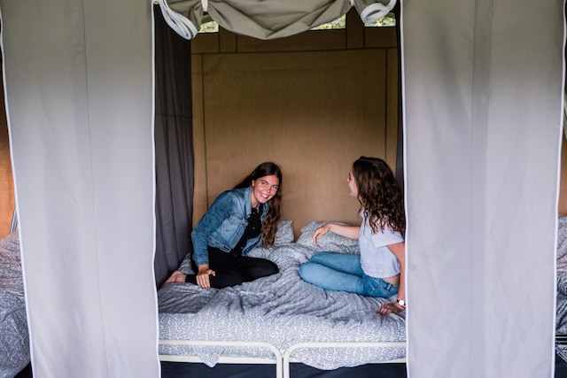 Tenda Lodge a Larochette tra boschi e castelli, Larochette