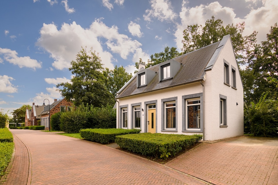 Villa met sauna, bubbelbad en veranda, Maastricht