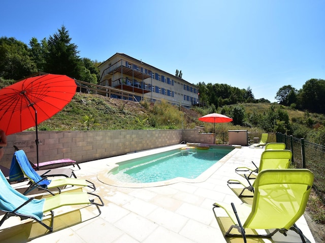 Apartamento en Cuzy con piscina climatizada