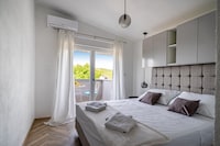 Moderne Villa mit privatem Pool