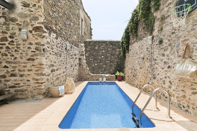 Casa padronale a Garriguella con piscina privata
