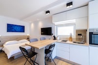 Apartments Ema - Studio Apartment with Sea View