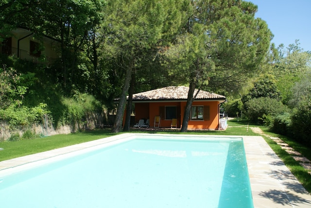 Luxurious Bungalow in Garda with Swimming Pool