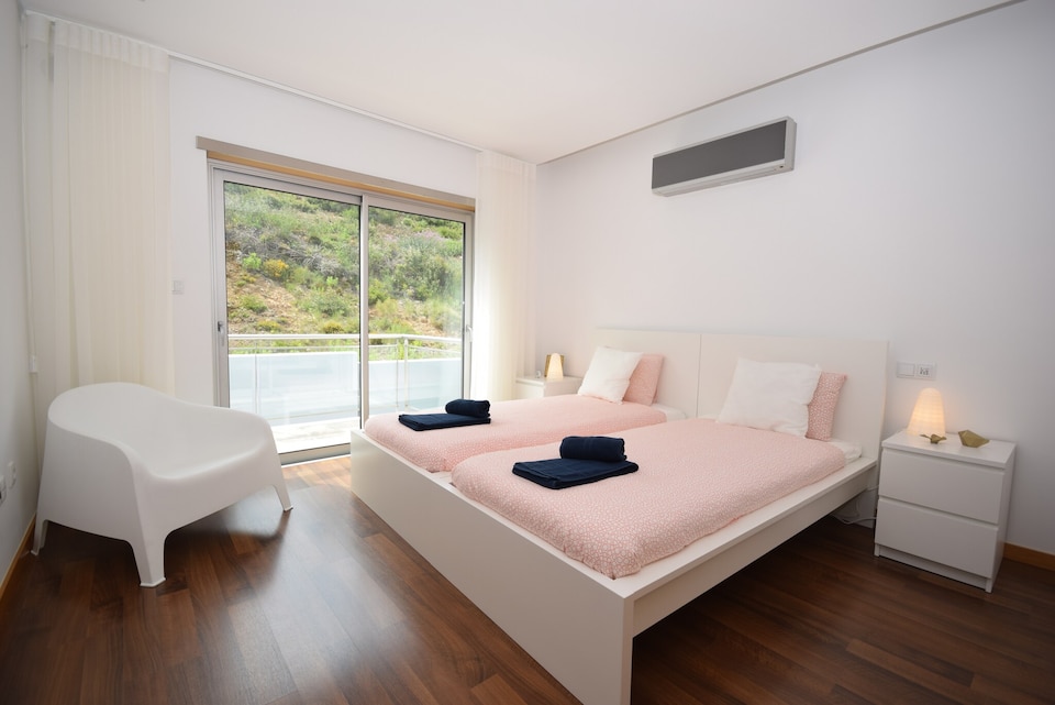 Holiday Home near São Martinho Beach, Salir do Porto